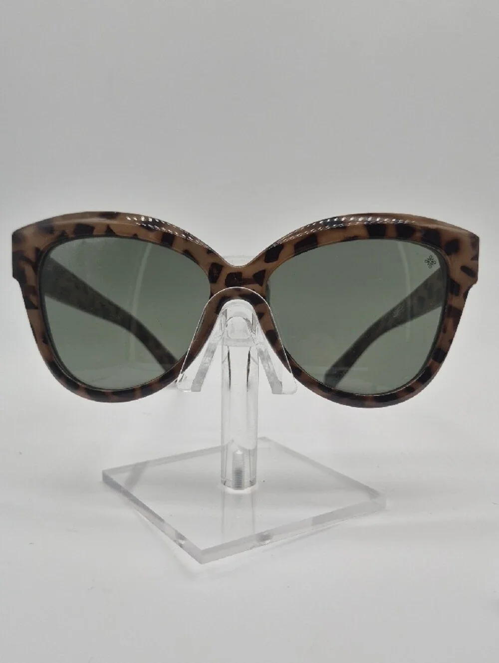 N/A stylish tortoiseshell
